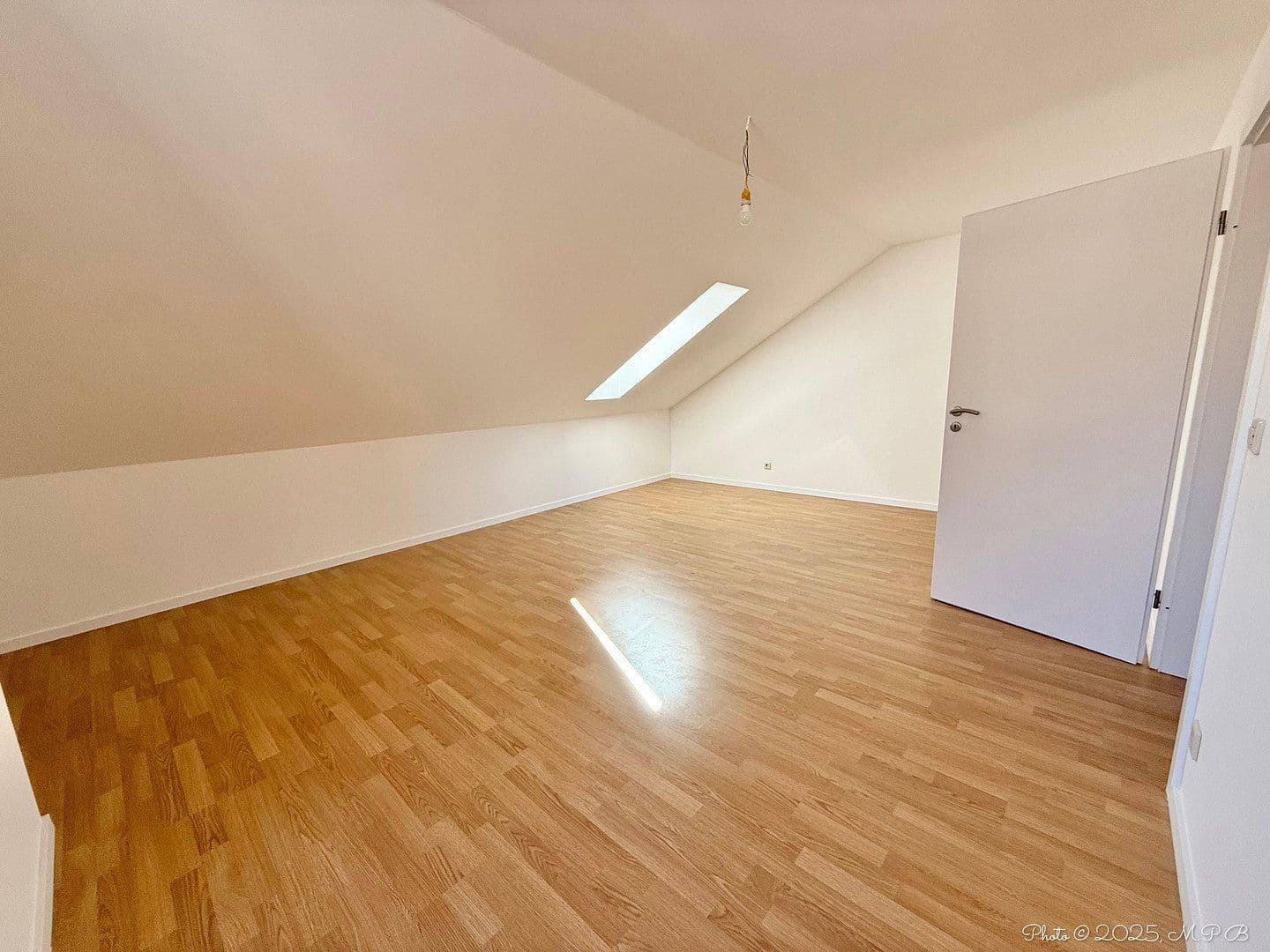 house for sale, 213 m², Rheinbrohler Weg 39, Düsseldorf, North Rhine-Westphalia house for sale, 213 m², Rheinbrohler Weg 39, Düsseldorf, North Rhine-Westphalia