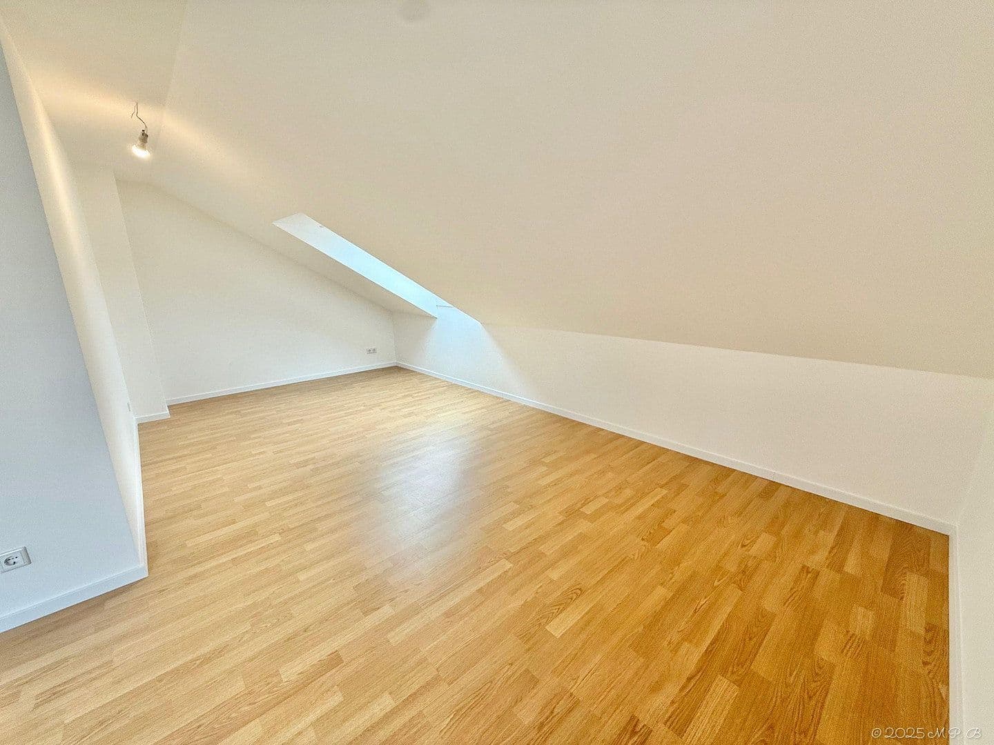 house for sale, 213 m², Rheinbrohler Weg 39, Düsseldorf, North Rhine-Westphalia house for sale, 213 m², Rheinbrohler Weg 39, Düsseldorf, North Rhine-Westphalia