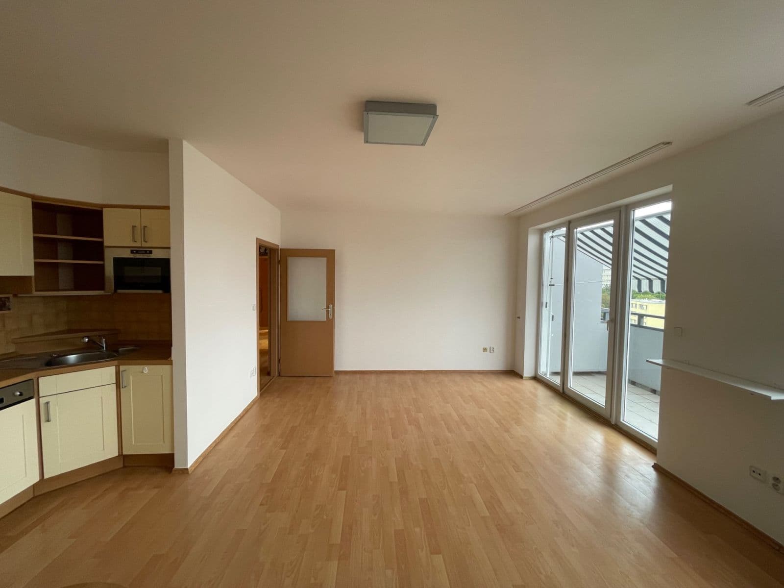1 bedroom with open-plan kitchen flat to rent, 64 m², Teplická, Prague, Prague 1 bedroom with open-plan kitchen flat to rent, 64 m², Teplická, Prague, Prague