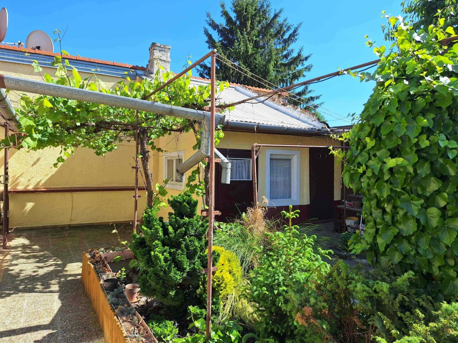 house for sale, 115 m², Komjatická, Nové Zámky, Nitriansky Region house for sale, 115 m², Komjatická, Nové Zámky, Nitriansky Region