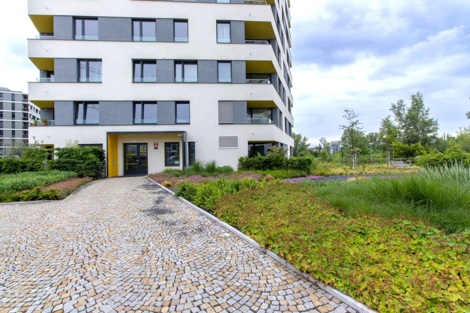 1 bedroom with open-plan kitchen flat to rent, 59 m², Sokolova, Prague, Prague 1 bedroom with open-plan kitchen flat to rent, 59 m², Sokolova, Prague, Prague