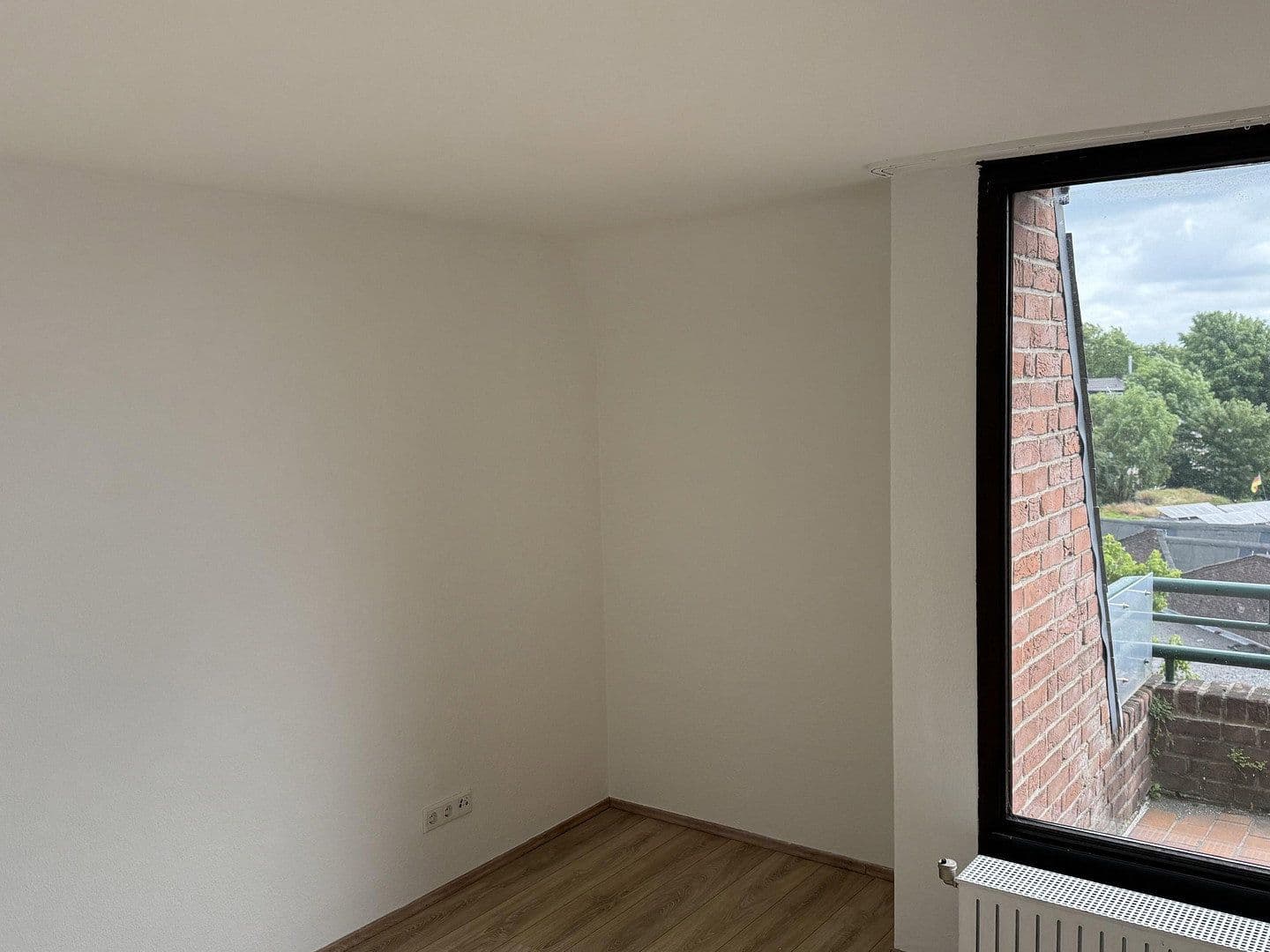 2 bedroom with open-plan kitchen flat to rent, 81 m², Krefeld, North Rhine-Westphalia 2 bedroom with open-plan kitchen flat to rent, 81 m², Krefeld, North Rhine-Westphalia