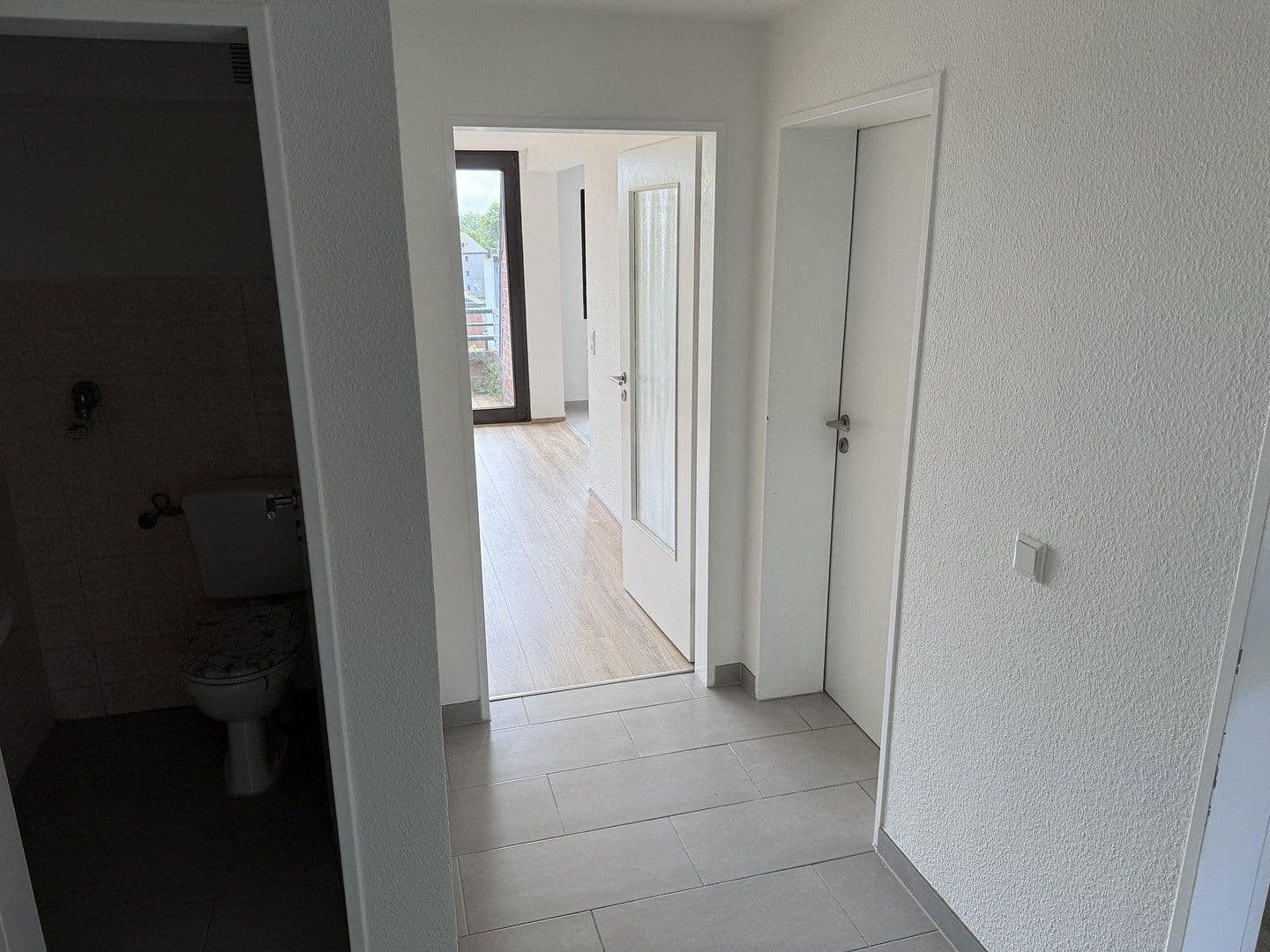 2 bedroom with open-plan kitchen flat to rent, 81 m², Krefeld, North Rhine-Westphalia 2 bedroom with open-plan kitchen flat to rent, 81 m², Krefeld, North Rhine-Westphalia