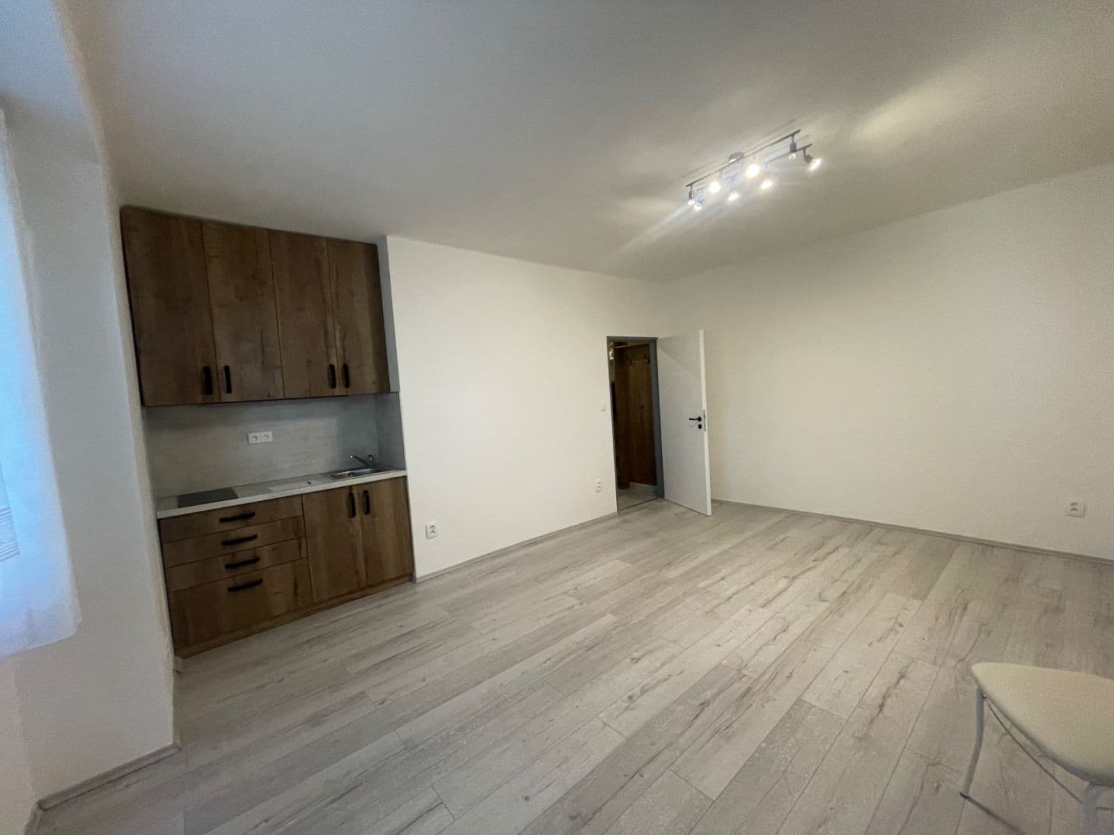 Studio flat to rent, 29 m², nám. Mládežníků, Kralupy nad Vltavou, Středočeský Region Studio flat to rent, 29 m², nám. Mládežníků, Kralupy nad Vltavou, Středočeský Region