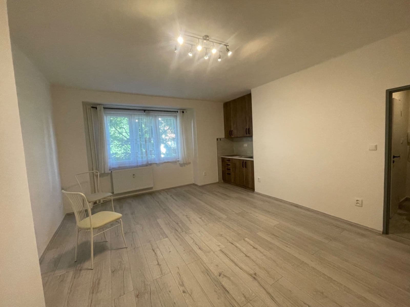 Studio flat to rent, 29 m², nám. Mládežníků, Kralupy nad Vltavou, Středočeský Region Studio flat to rent, 29 m², nám. Mládežníků, Kralupy nad Vltavou, Středočeský Region