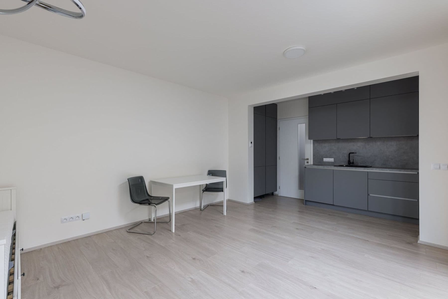 Studio flat to rent, 37 m², Hartigova, Prague, Prague Studio flat to rent, 37 m², Hartigova, Prague, Prague
