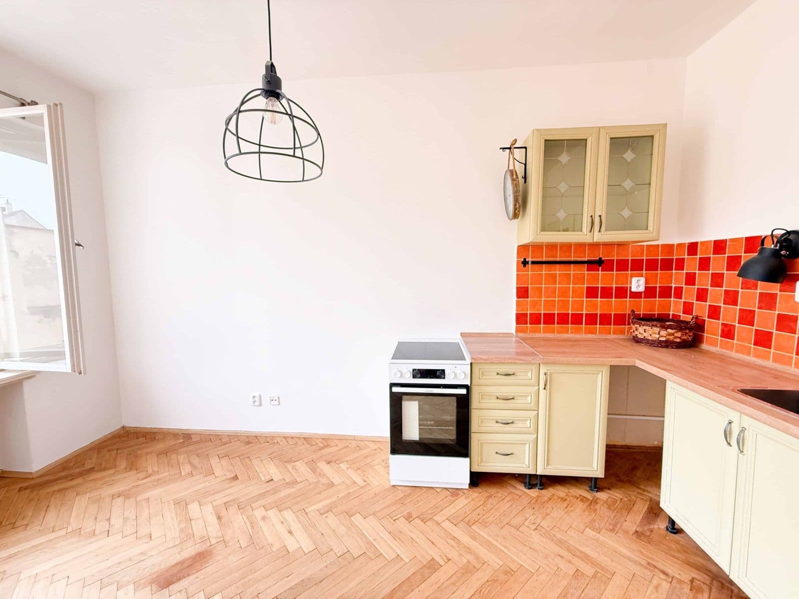 1 bedroom with open-plan kitchen flat to rent, 36 m², Nádražní, Prague, Prague 1 bedroom with open-plan kitchen flat to rent, 36 m², Nádražní, Prague, Prague