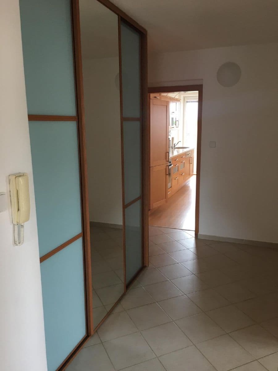 3 bedroom with open-plan kitchen flat to rent, 95 m², Mladotova, Prague, Prague 3 bedroom with open-plan kitchen flat to rent, 95 m², Mladotova, Prague, Prague