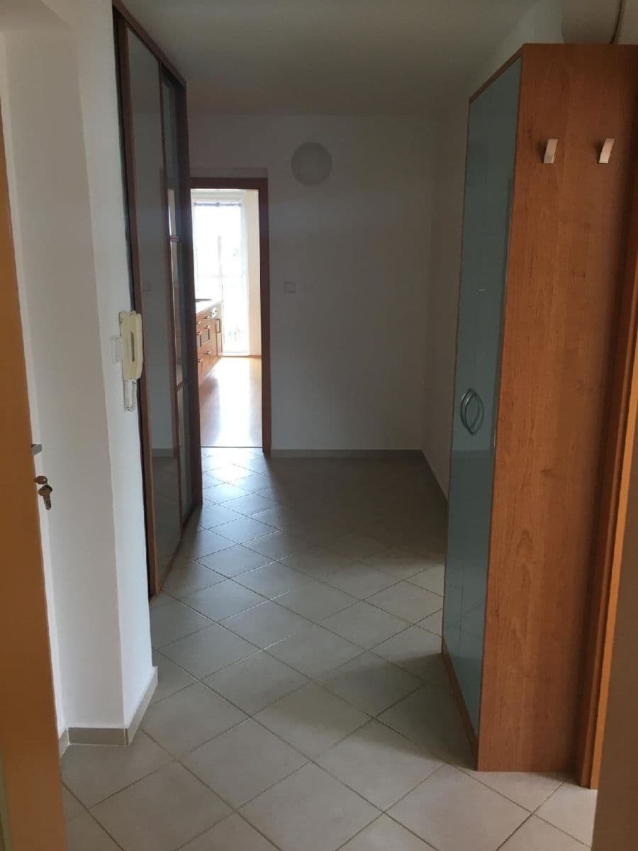 3 bedroom with open-plan kitchen flat to rent, 95 m², Mladotova, Prague, Prague 3 bedroom with open-plan kitchen flat to rent, 95 m², Mladotova, Prague, Prague