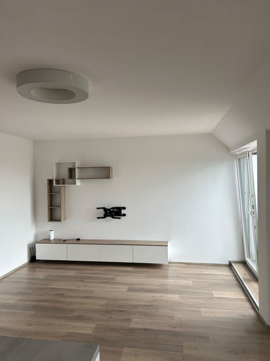 2 bedroom with open-plan kitchen flat to rent, 95 m², Zátopkova, Milovice, Středočeský Region 2 bedroom with open-plan kitchen flat to rent, 95 m², Zátopkova, Milovice, Středočeský Region