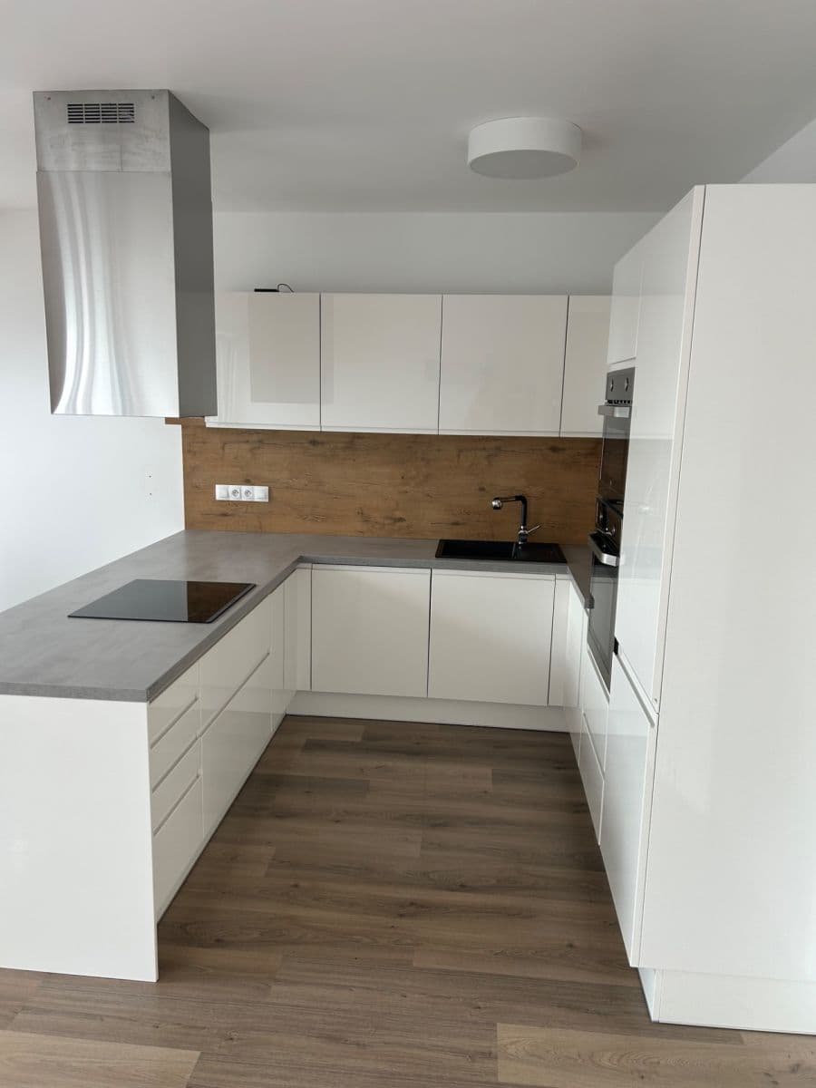 2 bedroom with open-plan kitchen flat to rent, 95 m², Zátopkova, Milovice, Středočeský Region 2 bedroom with open-plan kitchen flat to rent, 95 m², Zátopkova, Milovice, Středočeský Region