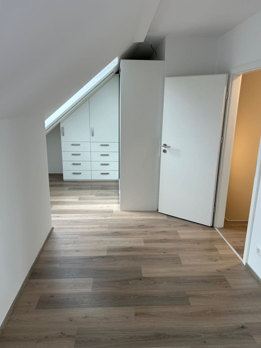 2 bedroom with open-plan kitchen flat to rent, 95 m², Zátopkova, Milovice, Středočeský Region 2 bedroom with open-plan kitchen flat to rent, 95 m², Zátopkova, Milovice, Středočeský Region