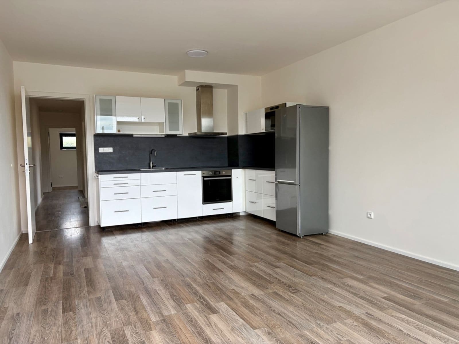 2 bedroom with open-plan kitchen flat to rent, 67 m², Žalanského, Prague, Prague 2 bedroom with open-plan kitchen flat to rent, 67 m², Žalanského, Prague, Prague