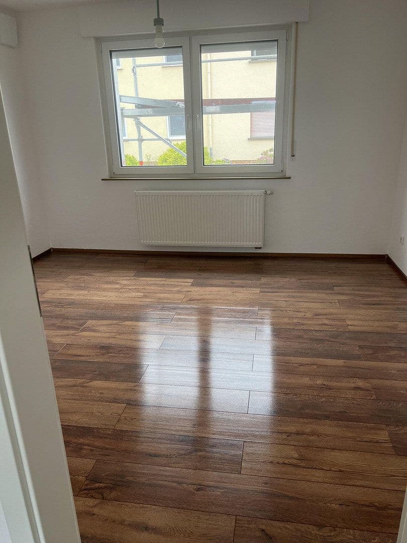2 bedroom with open-plan kitchen flat to rent, 105 m², v.d. Leyenstr. 18, Nickenich, Rhineland-Palatinate 2 bedroom with open-plan kitchen flat to rent, 105 m², v.d. Leyenstr. 18, Nickenich, Rhineland-Palatinate