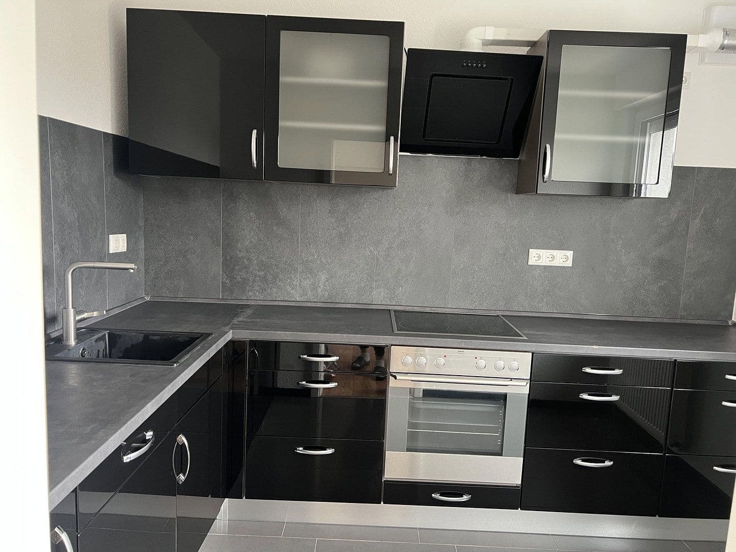 2 bedroom with open-plan kitchen flat to rent, 105 m², v.d. Leyenstr. 18, Nickenich, Rhineland-Palatinate 2 bedroom with open-plan kitchen flat to rent, 105 m², v.d. Leyenstr. 18, Nickenich, Rhineland-Palatinate