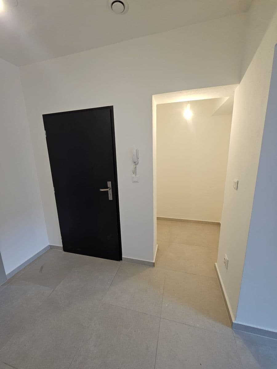 1 bedroom with open-plan kitchen flat to rent, 67 m², Dobrovského, Olomouc, Olomoucký Region 1 bedroom with open-plan kitchen flat to rent, 67 m², Dobrovského, Olomouc, Olomoucký Region