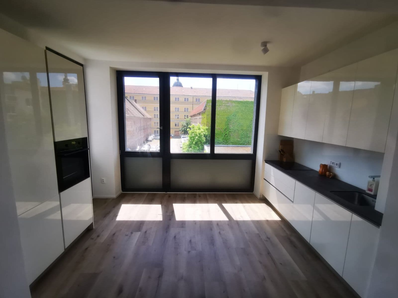 1 bedroom with open-plan kitchen flat to rent, 67 m², Dobrovského, Olomouc, Olomoucký Region 1 bedroom with open-plan kitchen flat to rent, 67 m², Dobrovského, Olomouc, Olomoucký Region