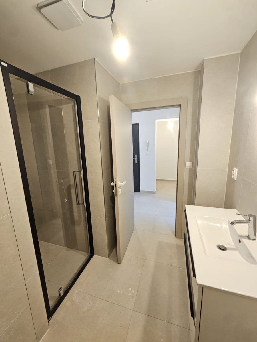 1 bedroom with open-plan kitchen flat to rent, 67 m², Dobrovského, Olomouc, Olomoucký Region 1 bedroom with open-plan kitchen flat to rent, 67 m², Dobrovského, Olomouc, Olomoucký Region