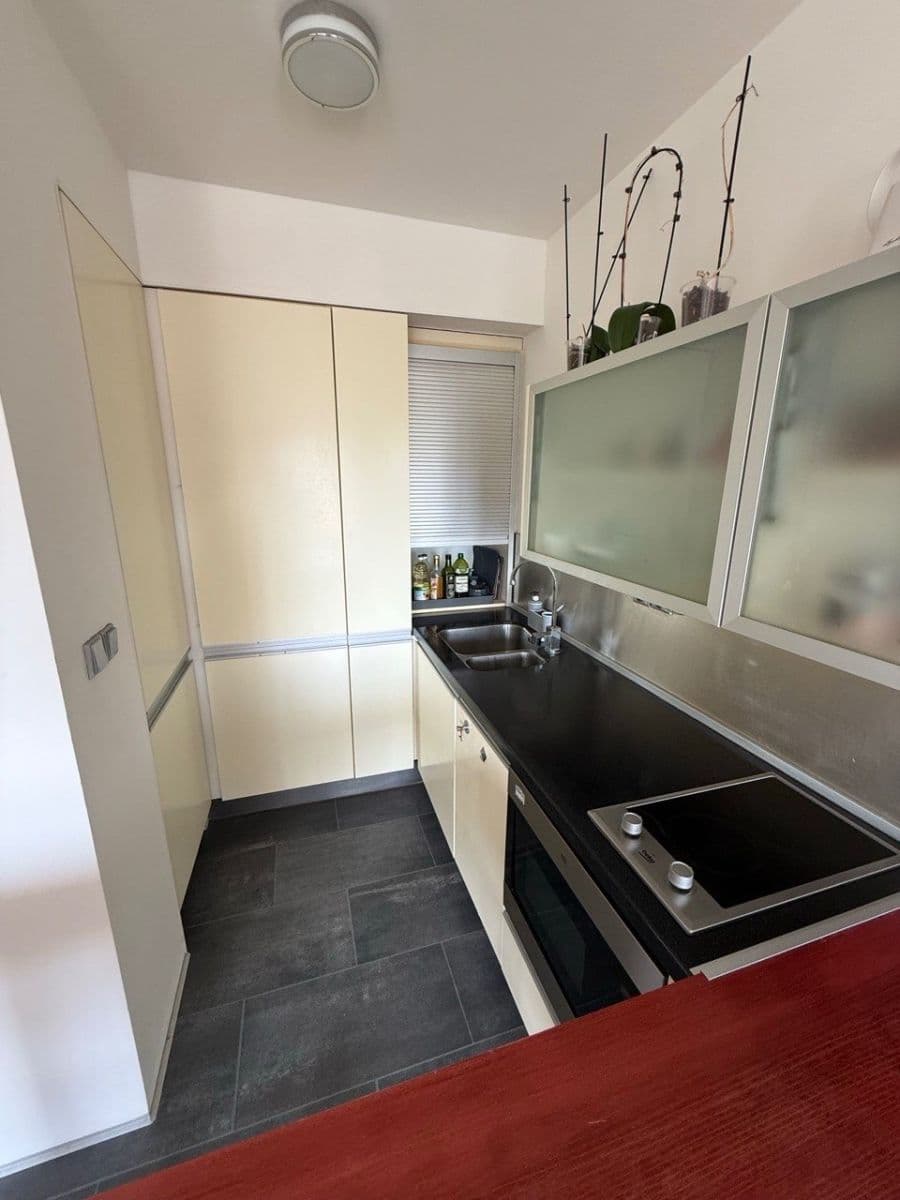 Studio flat to rent, 35 m², Nad Šestikopy, Prague, Prague Studio flat to rent, 35 m², Nad Šestikopy, Prague, Prague