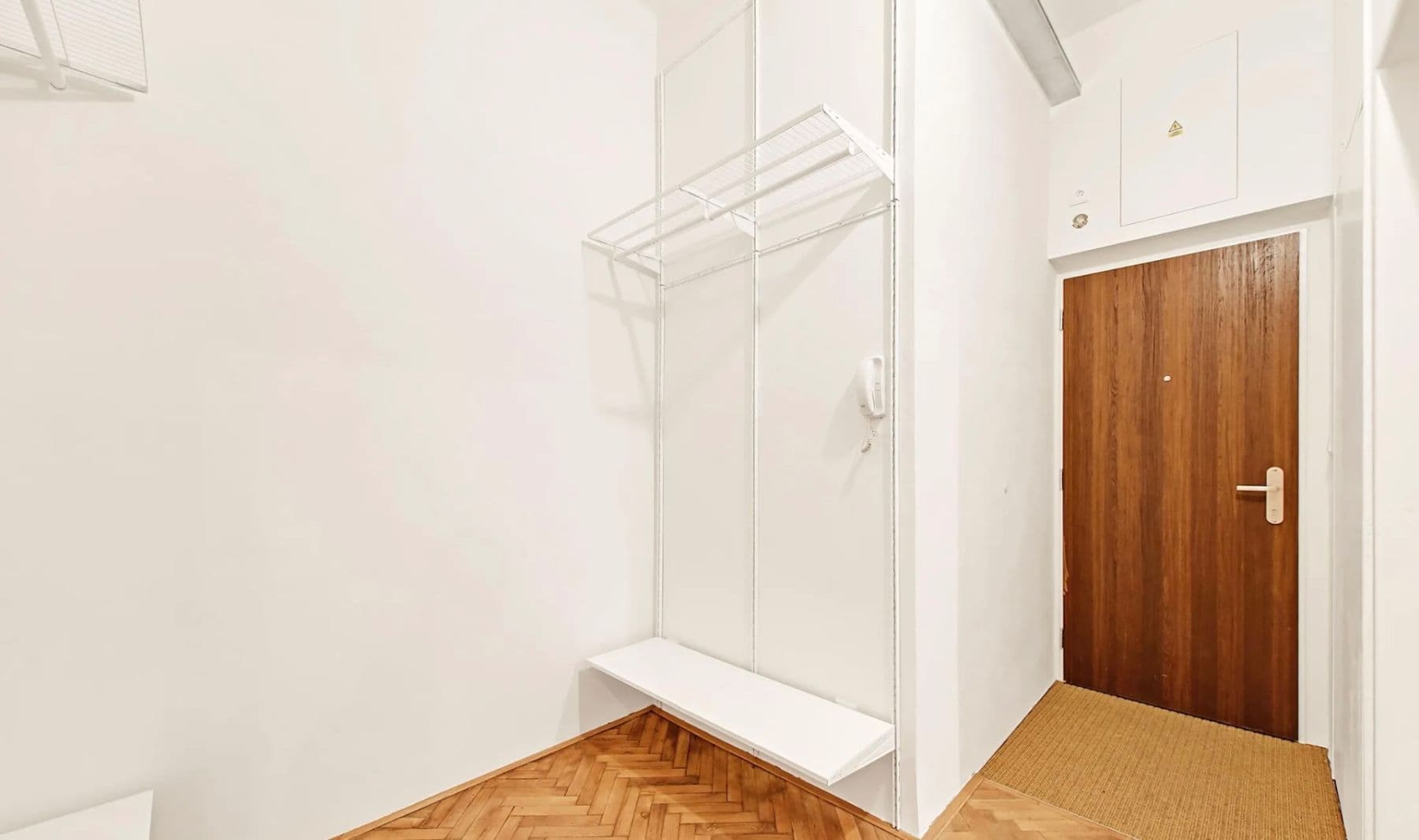 1 bedroom with open-plan kitchen flat to rent, 43 m², Plzeňská, Prague, Prague 1 bedroom with open-plan kitchen flat to rent, 43 m², Plzeňská, Prague, Prague