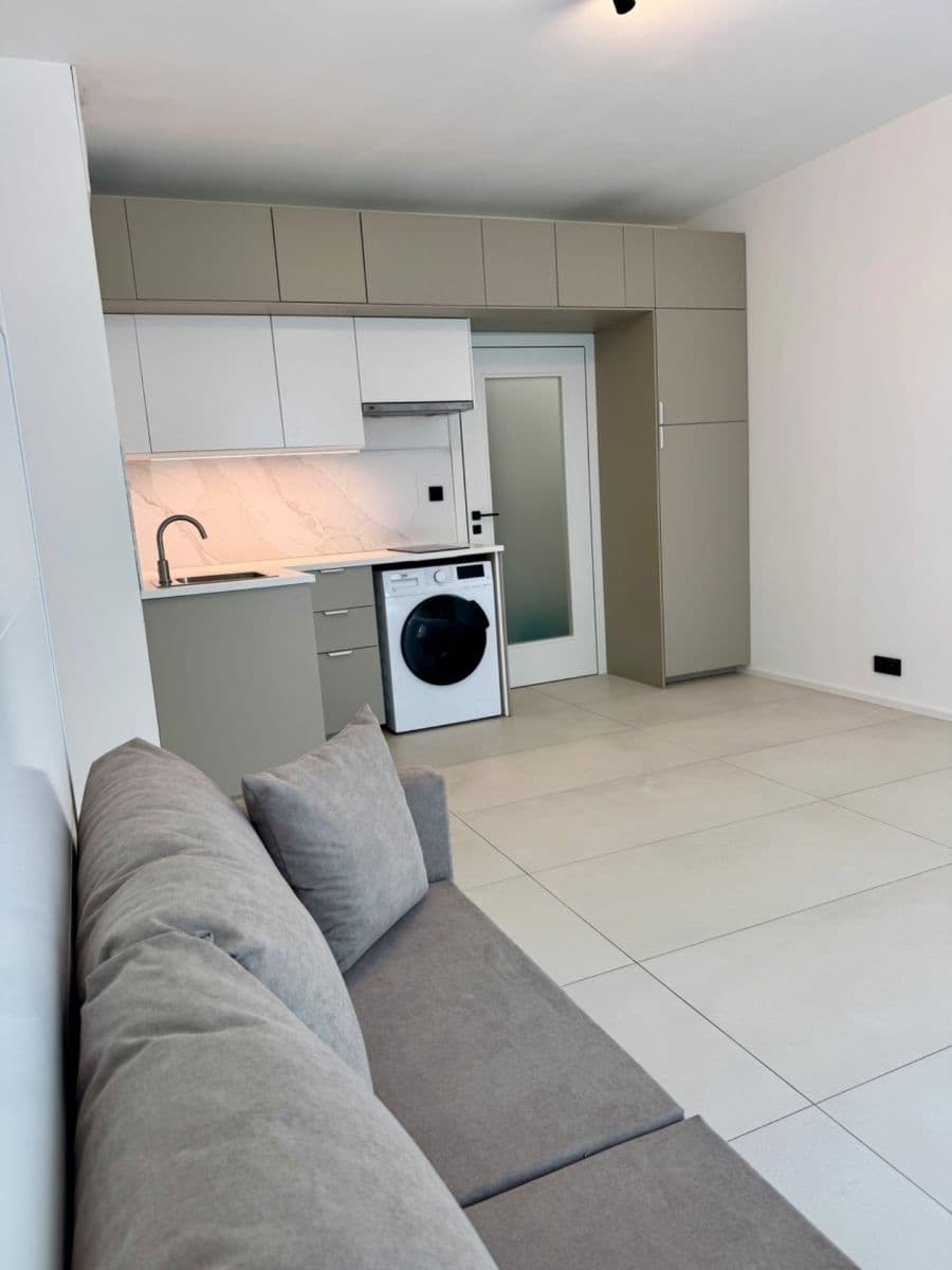 Studio flat to rent, 29 m², Krymská, Prague, Prague Studio flat to rent, 29 m², Krymská, Prague, Prague