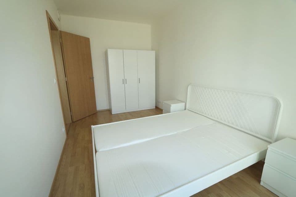 1 bedroom with open-plan kitchen flat to rent, 43 m², Petržílkova, Prague, Prague 1 bedroom with open-plan kitchen flat to rent, 43 m², Petržílkova, Prague, Prague