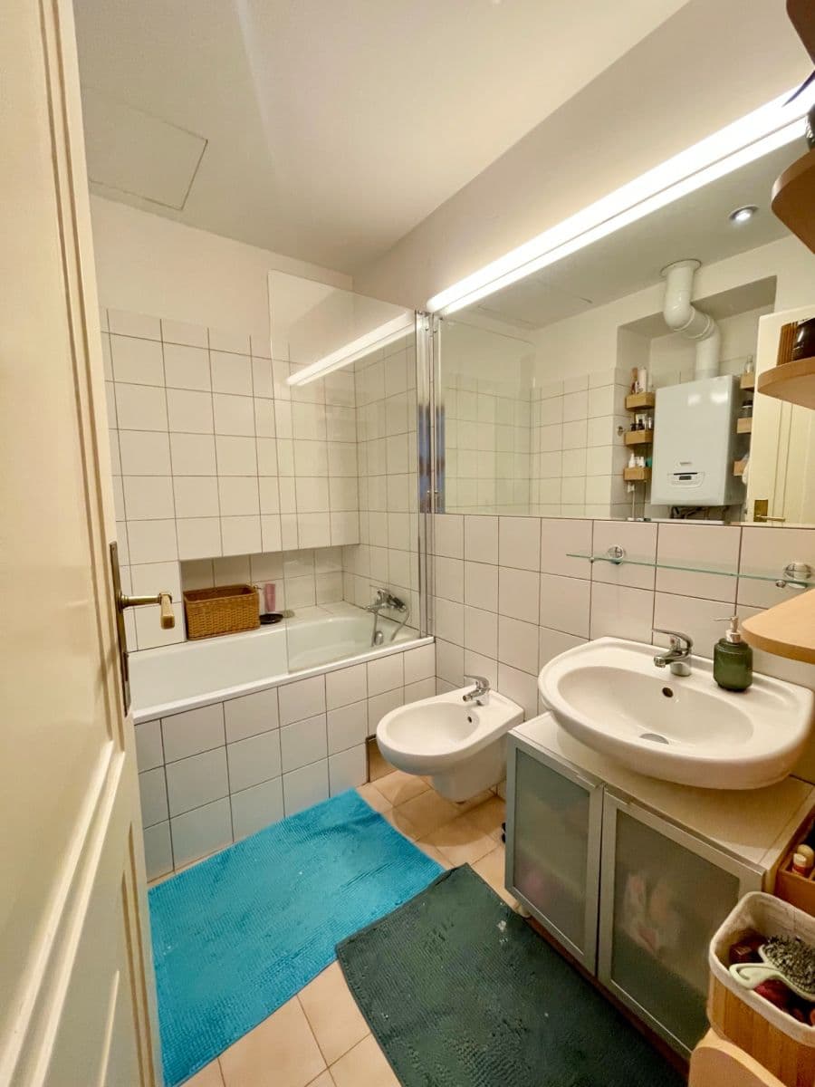2 bedroom with open-plan kitchen flat to rent, 90 m², U Starého hřbitova, Prague, Prague 2 bedroom with open-plan kitchen flat to rent, 90 m², U Starého hřbitova, Prague, Prague