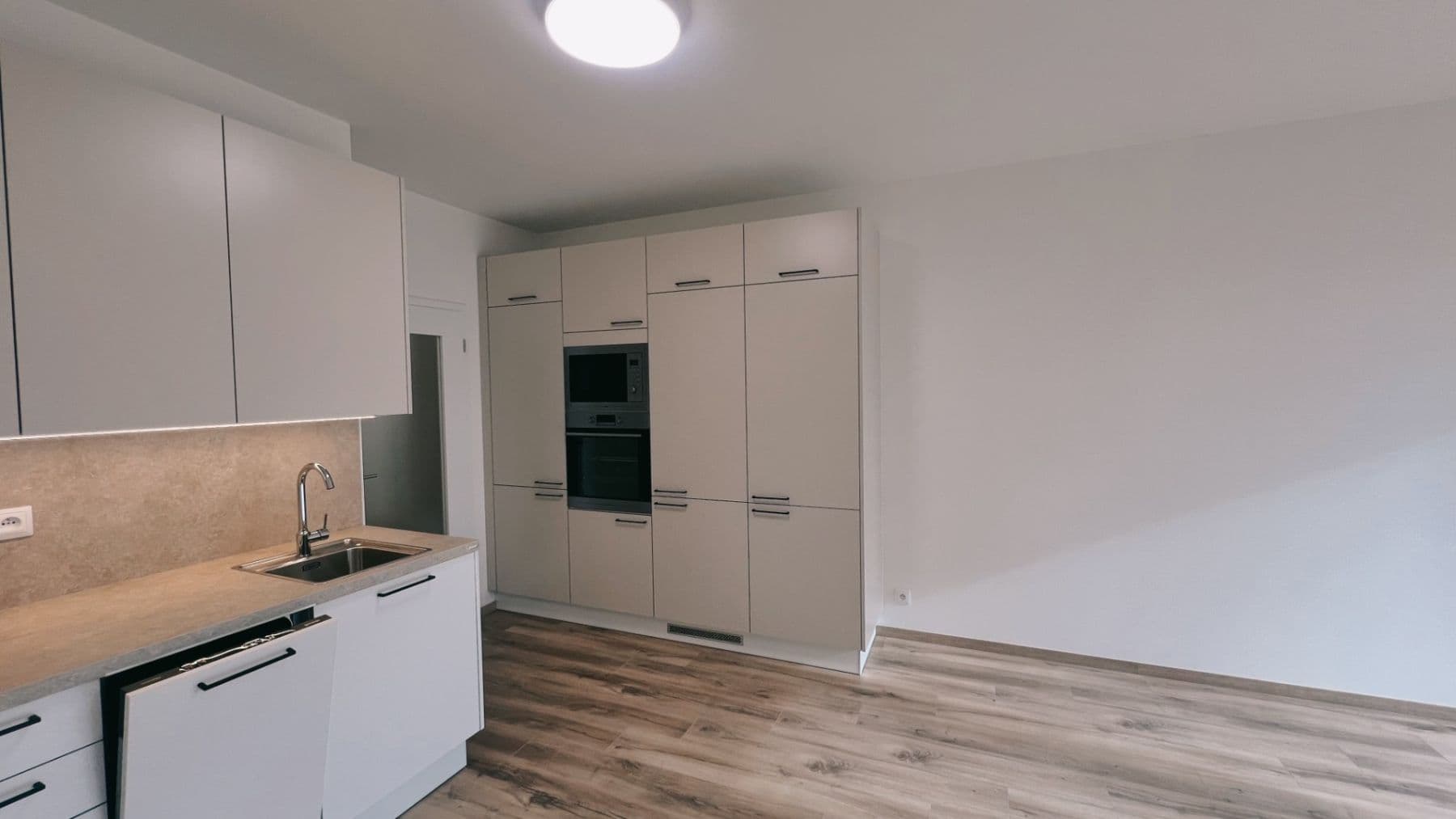 Studio flat to rent, 33 m², Gerstelova, Prague, Prague Studio flat to rent, 33 m², Gerstelova, Prague, Prague