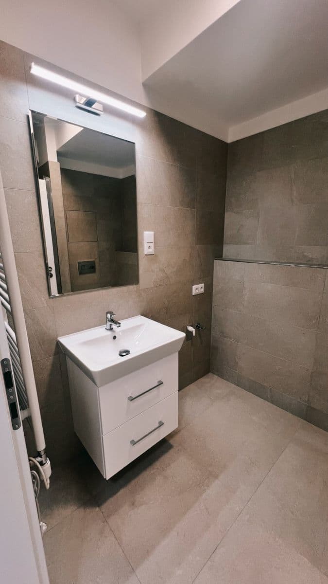 Studio flat to rent, 33 m², Gerstelova, Prague, Prague Studio flat to rent, 33 m², Gerstelova, Prague, Prague
