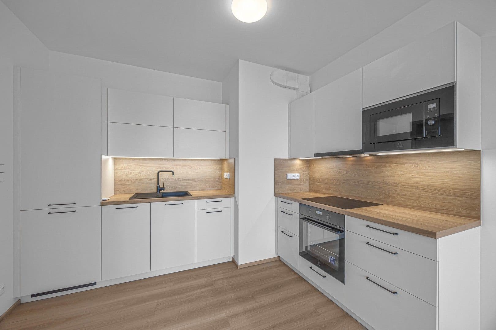 1 bedroom with open-plan kitchen flat to rent, 40 m², Honzíkova, Prague, Prague 1 bedroom with open-plan kitchen flat to rent, 40 m², Honzíkova, Prague, Prague