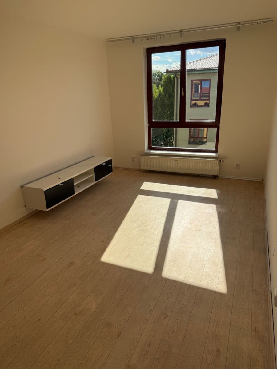 1 bedroom with open-plan kitchen flat to rent, 44 m², Zimní, Hostivice, Středočeský Region 1 bedroom with open-plan kitchen flat to rent, 44 m², Zimní, Hostivice, Středočeský Region