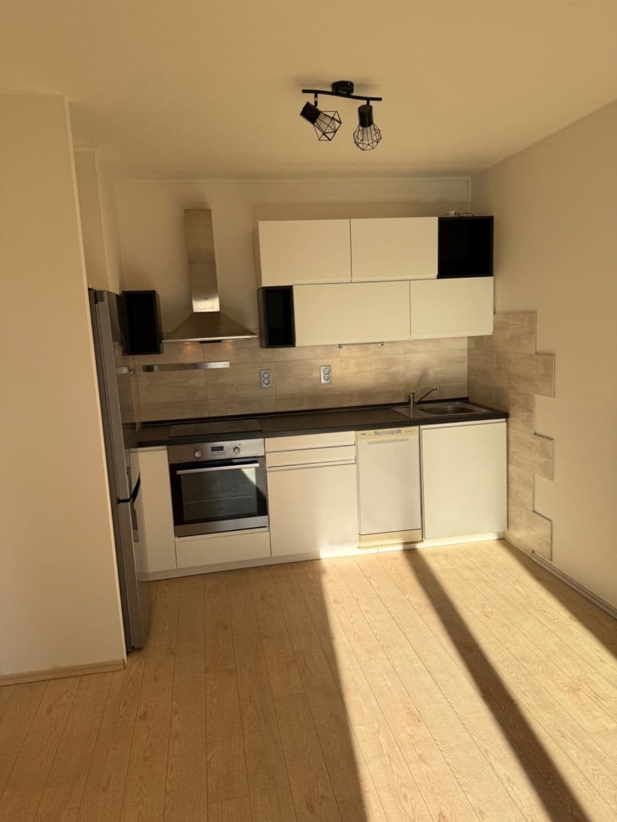 1 bedroom with open-plan kitchen flat to rent, 44 m², Zimní, Hostivice, Středočeský Region 1 bedroom with open-plan kitchen flat to rent, 44 m², Zimní, Hostivice, Středočeský Region