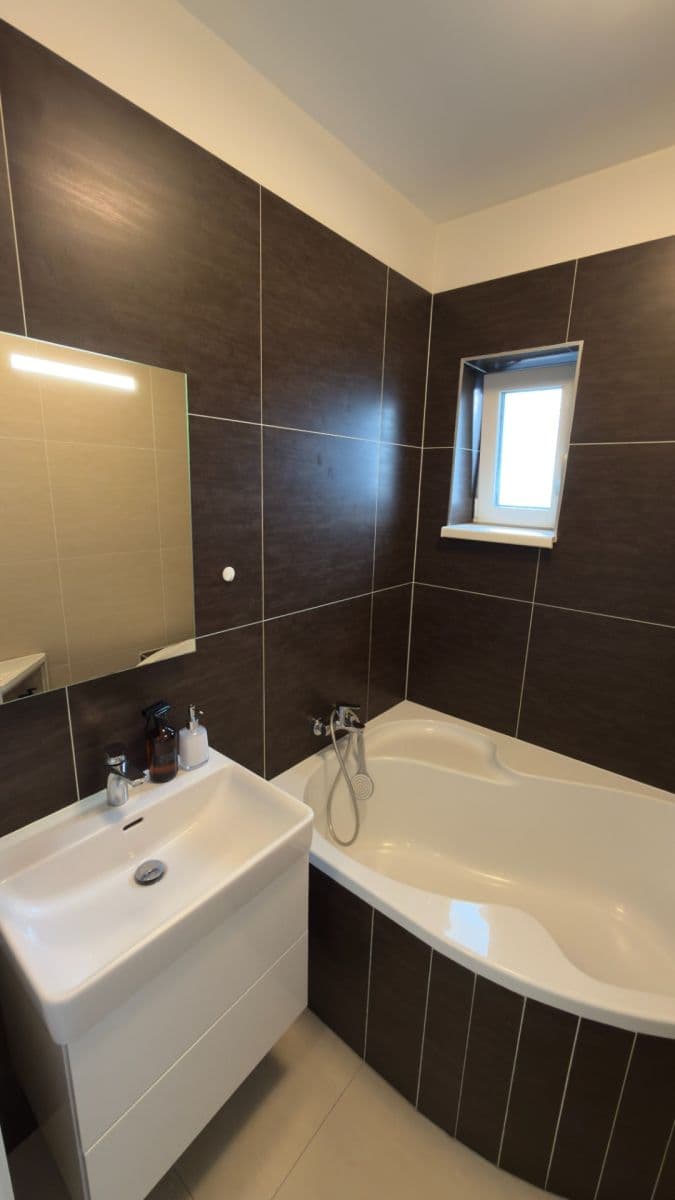 Studio flat to rent, 44 m², Podkomorská, Ostrovačice, Jihomoravský Region Studio flat to rent, 44 m², Podkomorská, Ostrovačice, Jihomoravský Region