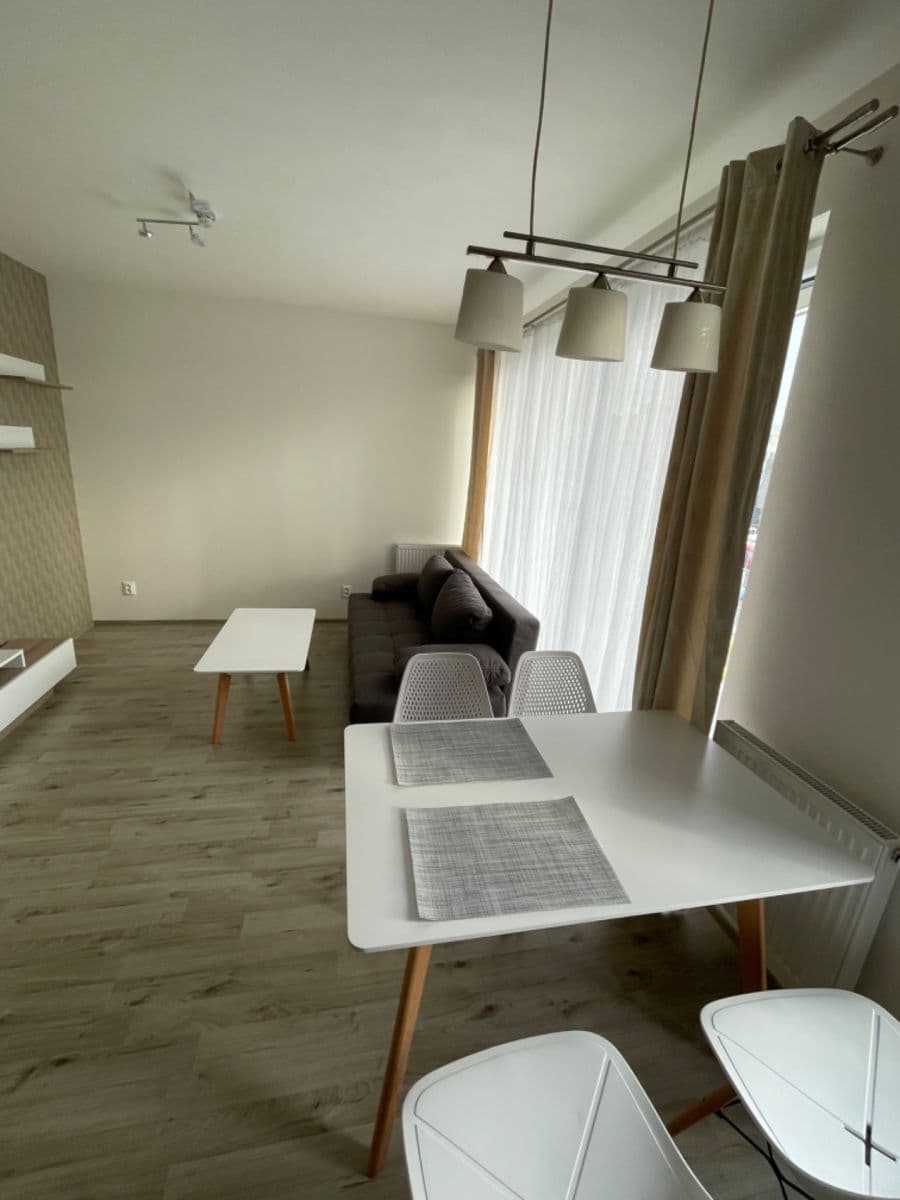 1 bedroom with open-plan kitchen flat to rent, 56 m², V Hliníkách, Chrudim, Pardubický Region 1 bedroom with open-plan kitchen flat to rent, 56 m², V Hliníkách, Chrudim, Pardubický Region