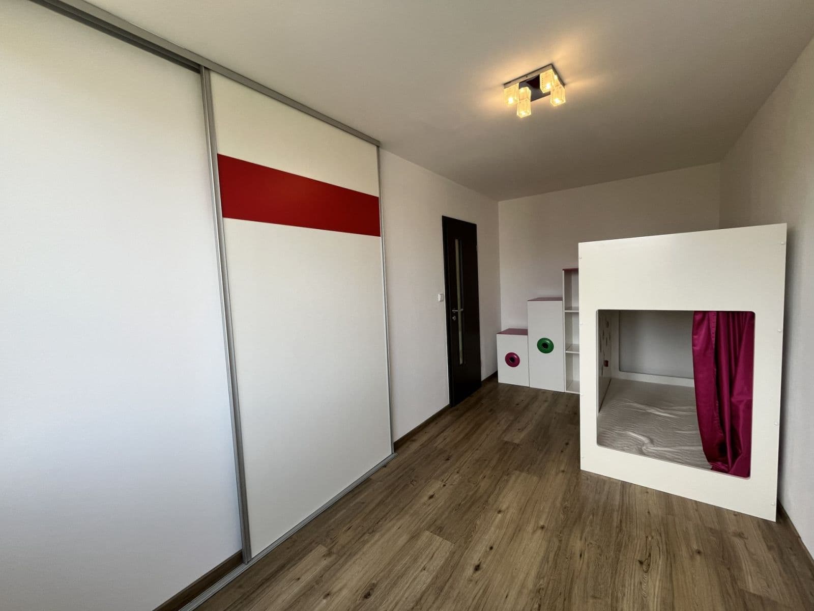2 bedroom with open-plan kitchen flat to rent, 79 m², Doubravčická, Prague, Prague 2 bedroom with open-plan kitchen flat to rent, 79 m², Doubravčická, Prague, Prague
