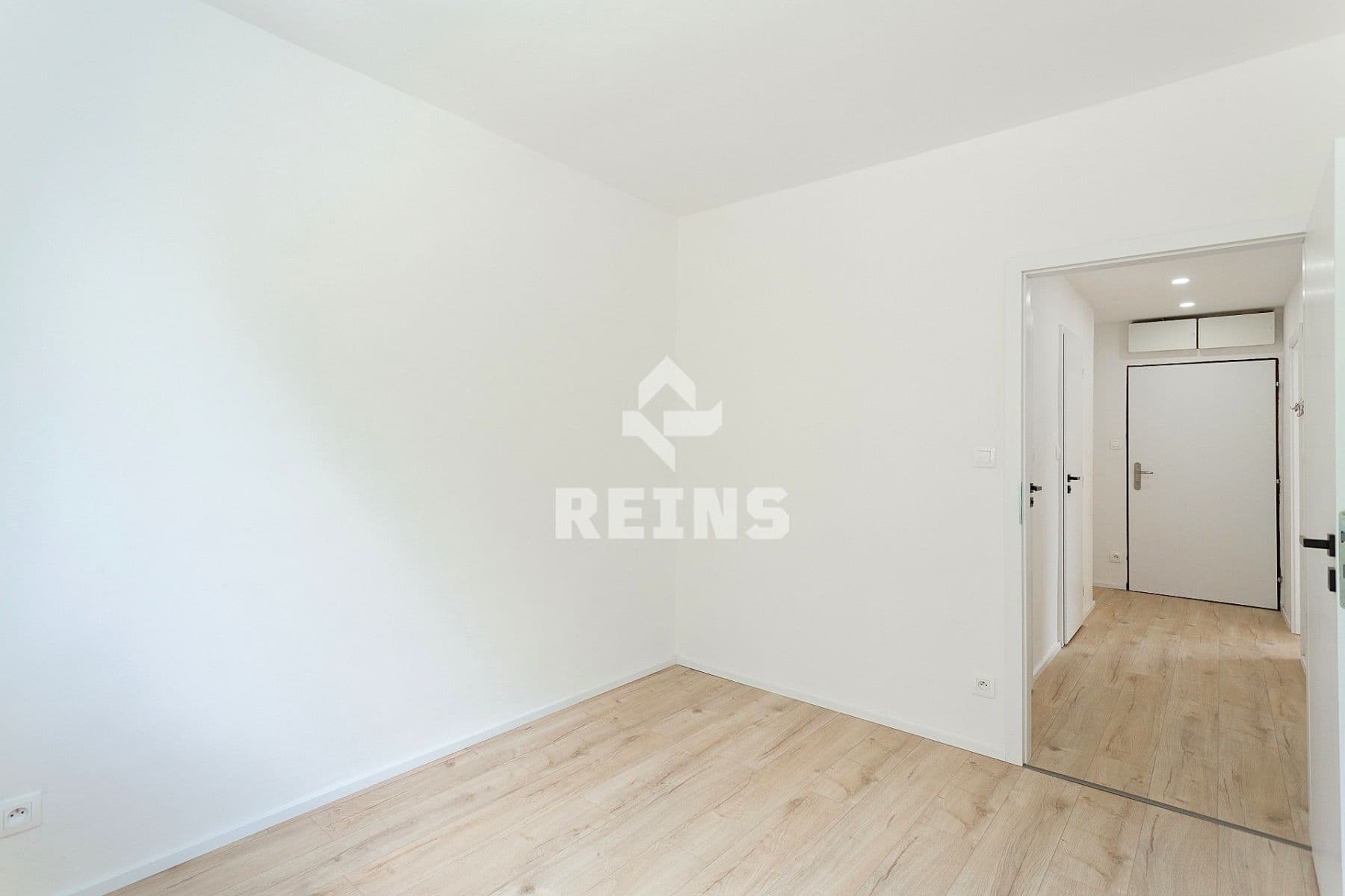 3 bedroom with open-plan kitchen flat for sale, 64 m², U Dvou srpů, Prague, Prague 3 bedroom with open-plan kitchen flat for sale, 64 m², U Dvou srpů, Prague, Prague
