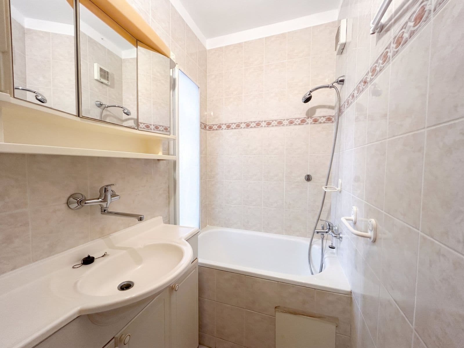 1 bedroom with open-plan kitchen flat to rent, 40 m², U Sluncové, Prague, Prague 1 bedroom with open-plan kitchen flat to rent, 40 m², U Sluncové, Prague, Prague