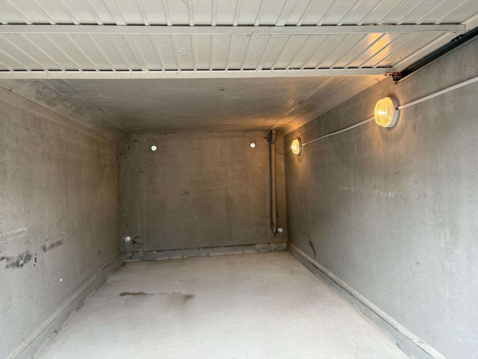 garage to rent, 16 m², Brno, Jihomoravský Region garage to rent, 16 m², Brno, Jihomoravský Region