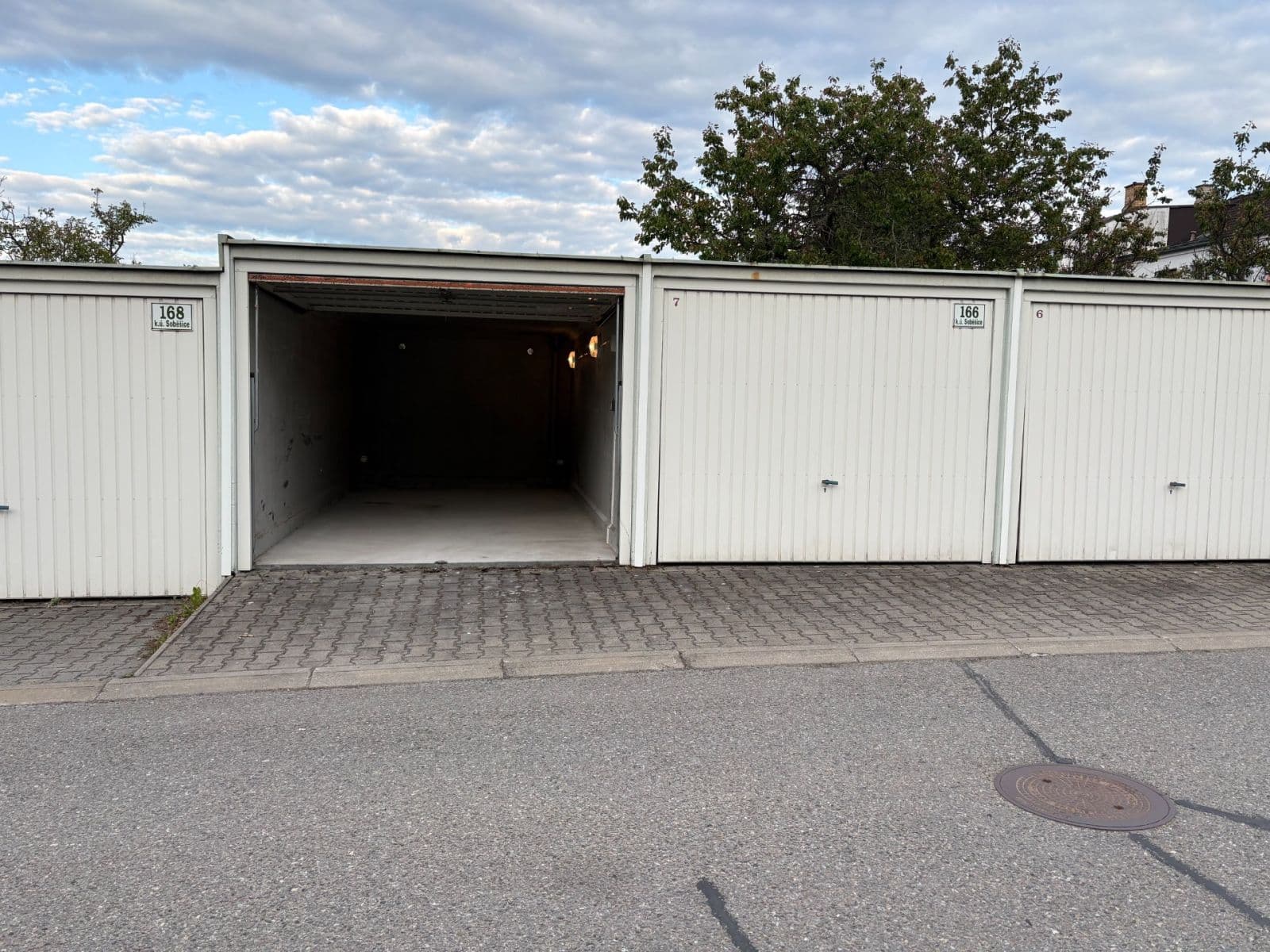 garage to rent, 16 m², Brno, Jihomoravský Region garage to rent, 16 m², Brno, Jihomoravský Region