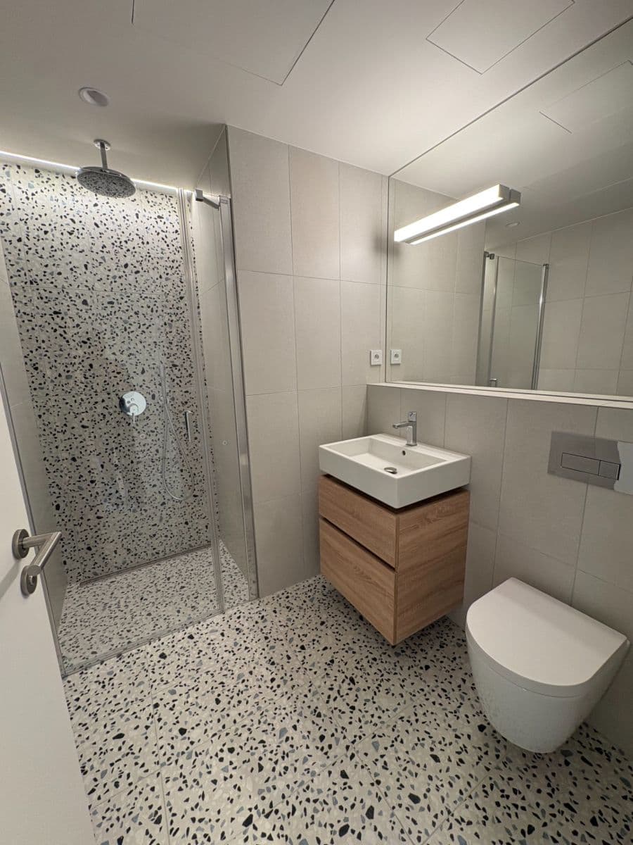 Studio flat to rent, 38 m², U Komína, Prague, Prague Studio flat to rent, 38 m², U Komína, Prague, Prague