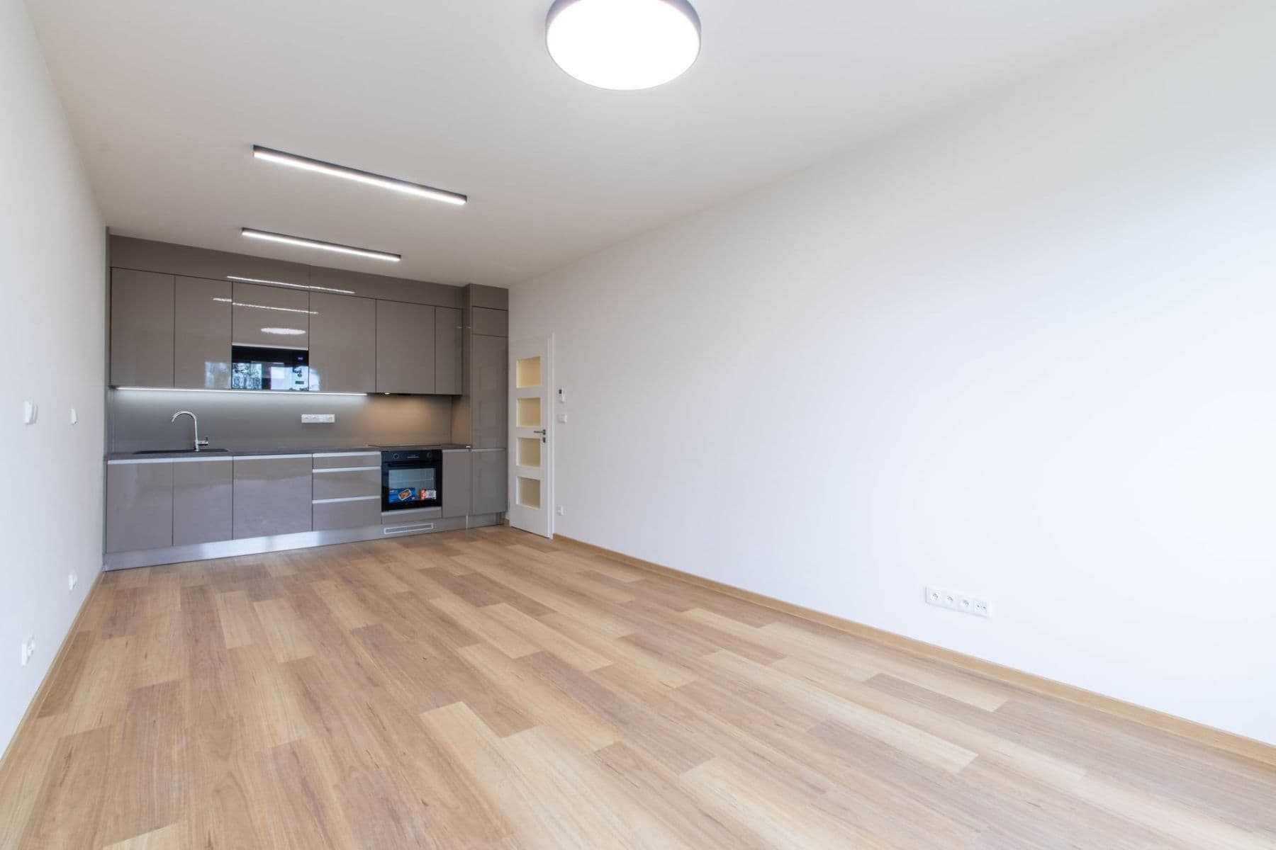 1 bedroom with open-plan kitchen flat to rent, 54 m², Suchánkova, Benešov, Středočeský Region 1 bedroom with open-plan kitchen flat to rent, 54 m², Suchánkova, Benešov, Středočeský Region