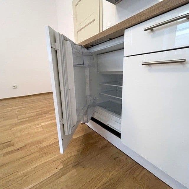 Studio flat to rent, 24 m², Mlynářská, Prague, Prague Studio flat to rent, 24 m², Mlynářská, Prague, Prague