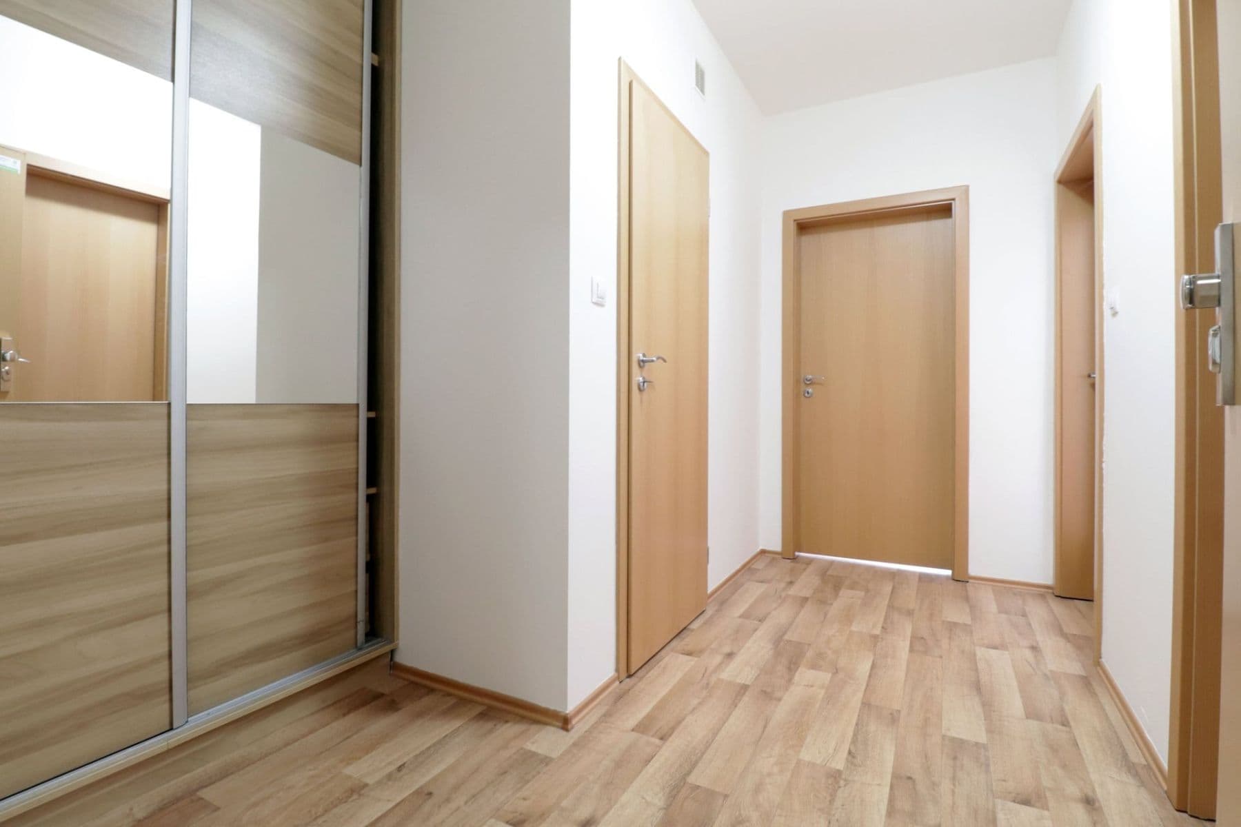 1 bedroom with open-plan kitchen flat to rent, 64 m², Pod Harfou, Prague, Prague 1 bedroom with open-plan kitchen flat to rent, 64 m², Pod Harfou, Prague, Prague
