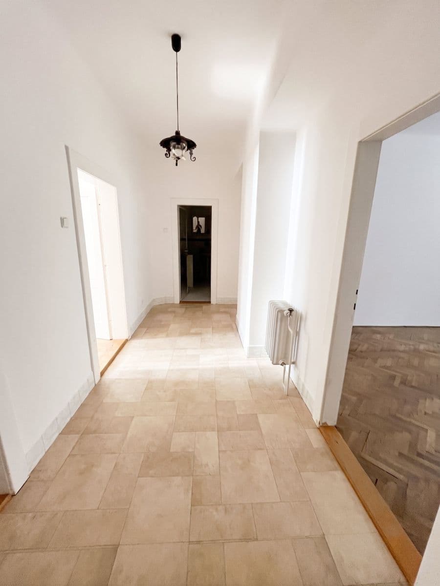 3 bedroom with open-plan kitchen flat to rent, 90 m², Barrandova, Kladno, Středočeský Region 3 bedroom with open-plan kitchen flat to rent, 90 m², Barrandova, Kladno, Středočeský Region