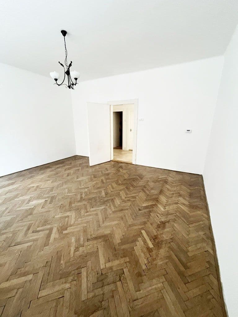 3 bedroom with open-plan kitchen flat to rent, 90 m², Barrandova, Kladno, Středočeský Region 3 bedroom with open-plan kitchen flat to rent, 90 m², Barrandova, Kladno, Středočeský Region