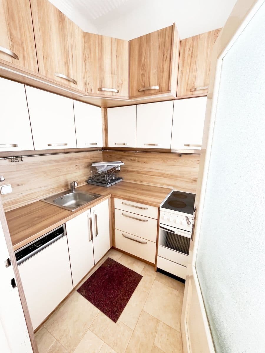 3 bedroom with open-plan kitchen flat to rent, 90 m², Barrandova, Kladno, Středočeský Region 3 bedroom with open-plan kitchen flat to rent, 90 m², Barrandova, Kladno, Středočeský Region