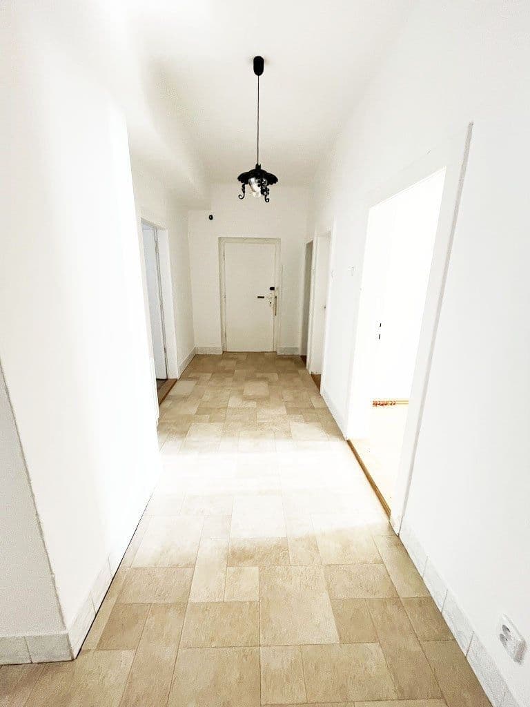 3 bedroom with open-plan kitchen flat to rent, 90 m², Barrandova, Kladno, Středočeský Region 3 bedroom with open-plan kitchen flat to rent, 90 m², Barrandova, Kladno, Středočeský Region