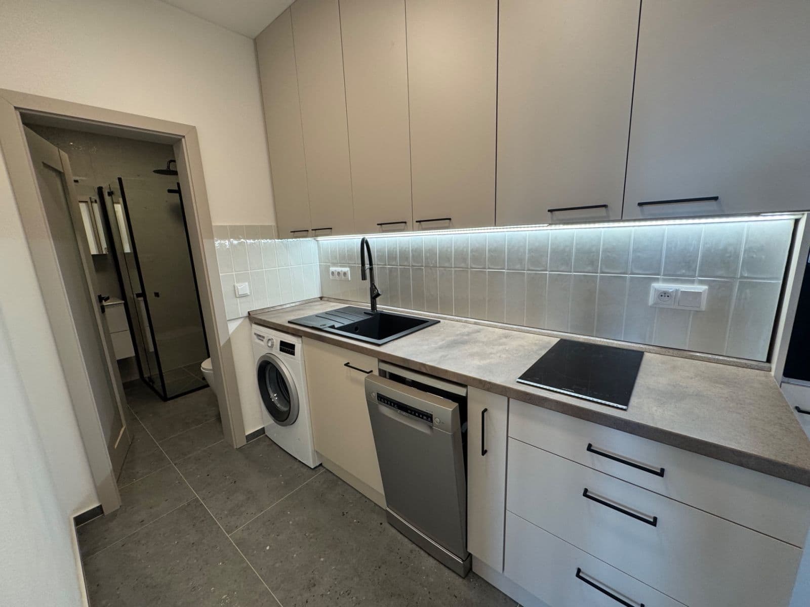 1 bedroom with open-plan kitchen flat to rent, 40 m², K Louži, Prague, Prague 1 bedroom with open-plan kitchen flat to rent, 40 m², K Louži, Prague, Prague