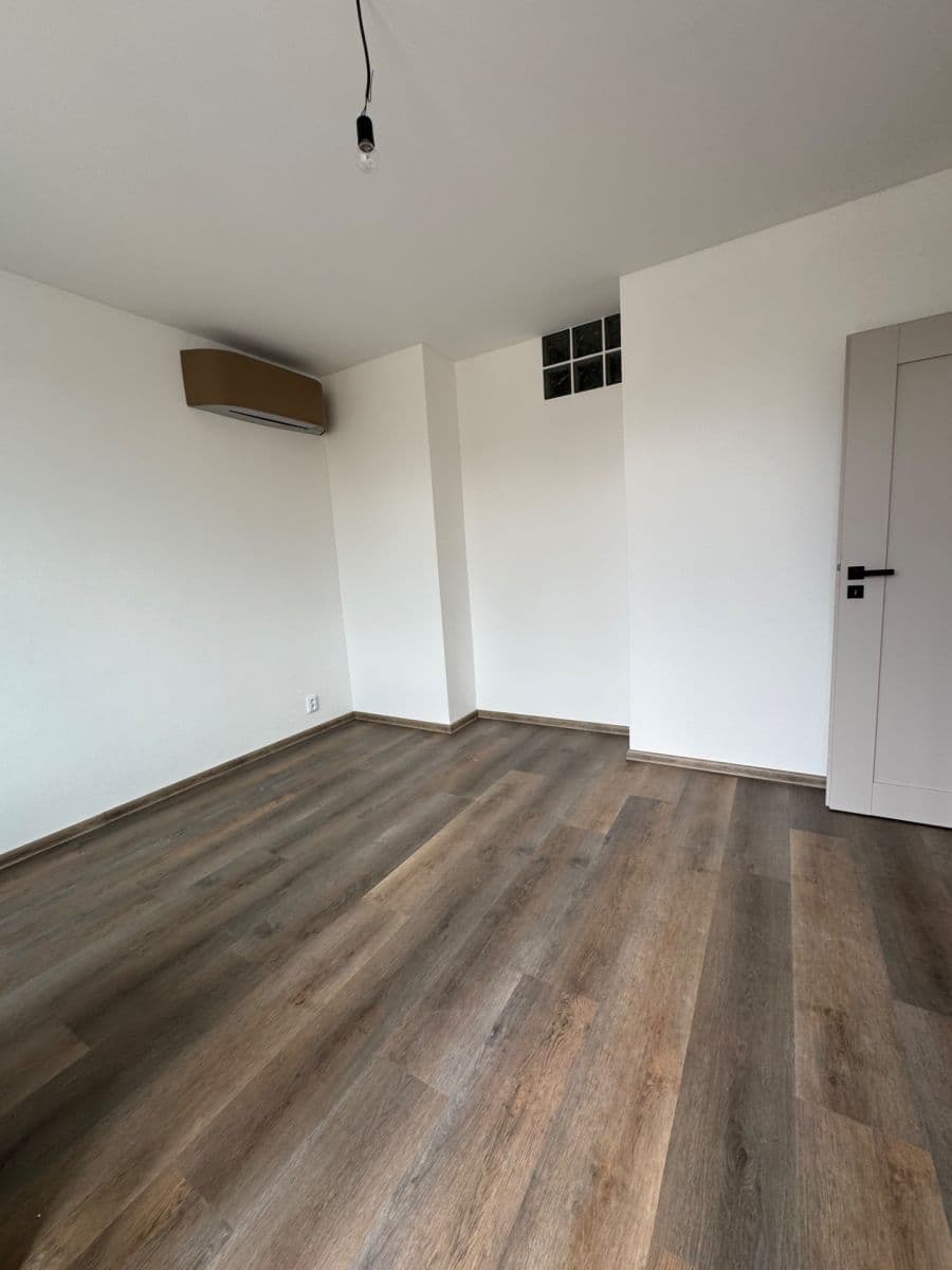1 bedroom with open-plan kitchen flat to rent, 40 m², K Louži, Prague, Prague 1 bedroom with open-plan kitchen flat to rent, 40 m², K Louži, Prague, Prague