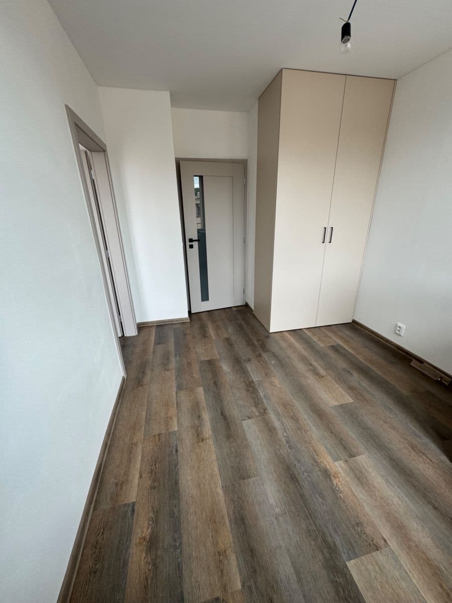 1 bedroom with open-plan kitchen flat to rent, 40 m², K Louži, Prague, Prague 1 bedroom with open-plan kitchen flat to rent, 40 m², K Louži, Prague, Prague